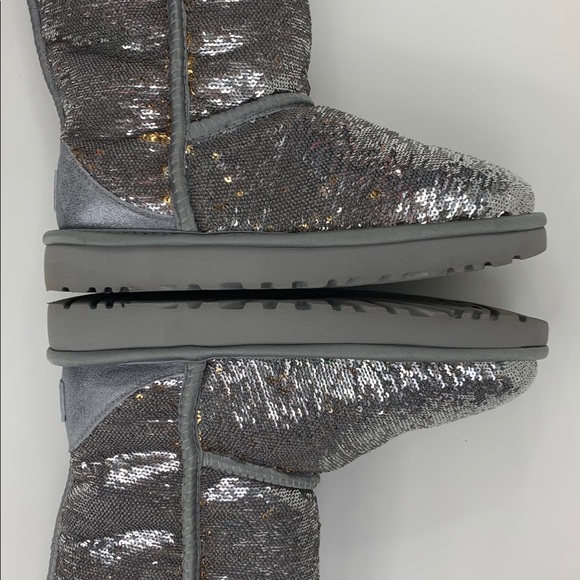UGG CLASSIC SHORT COSMOS SEQUIN BOOT 6 - Picture 14 of 16
